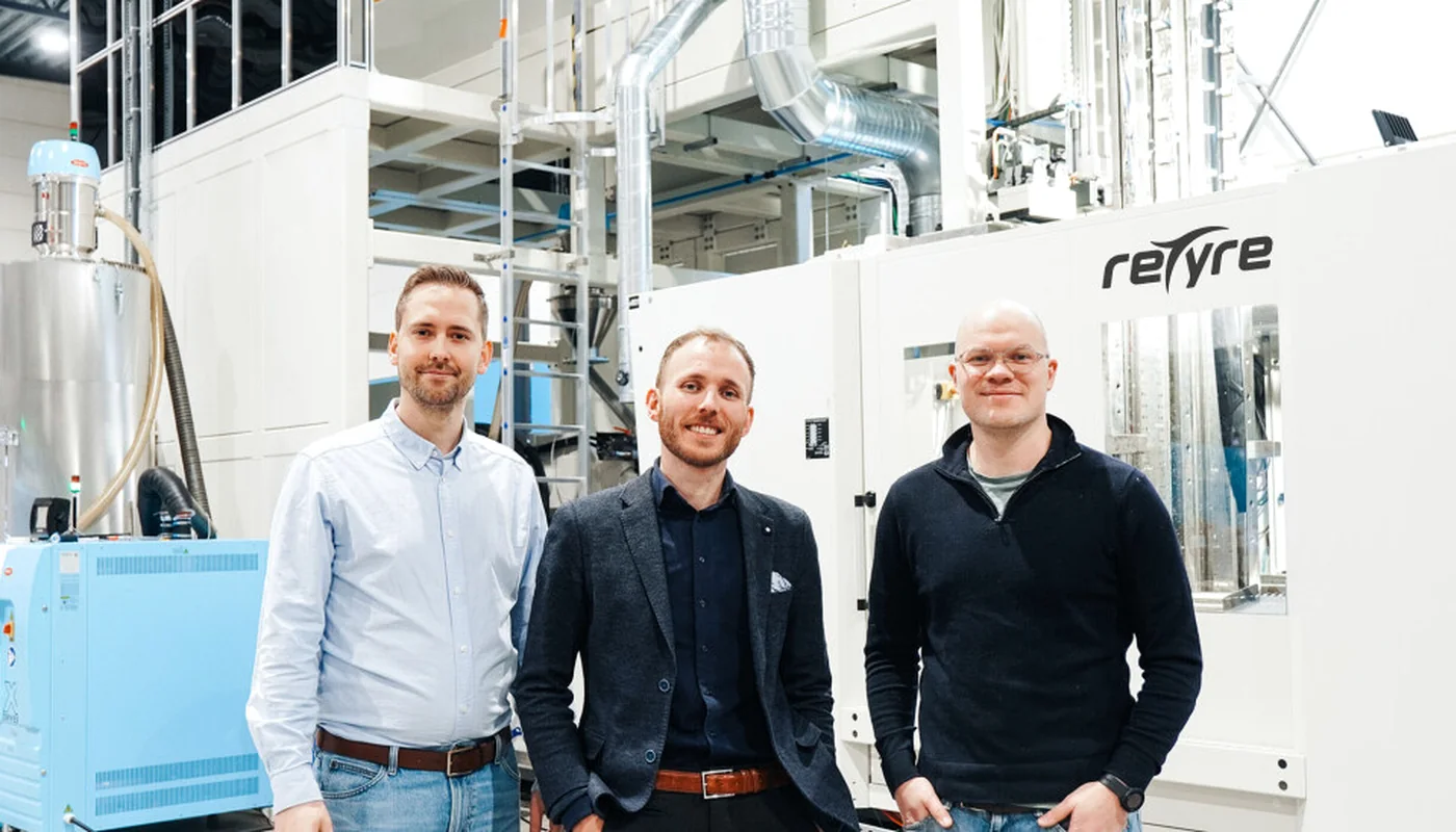 Alexander with reTyre founders in the factory