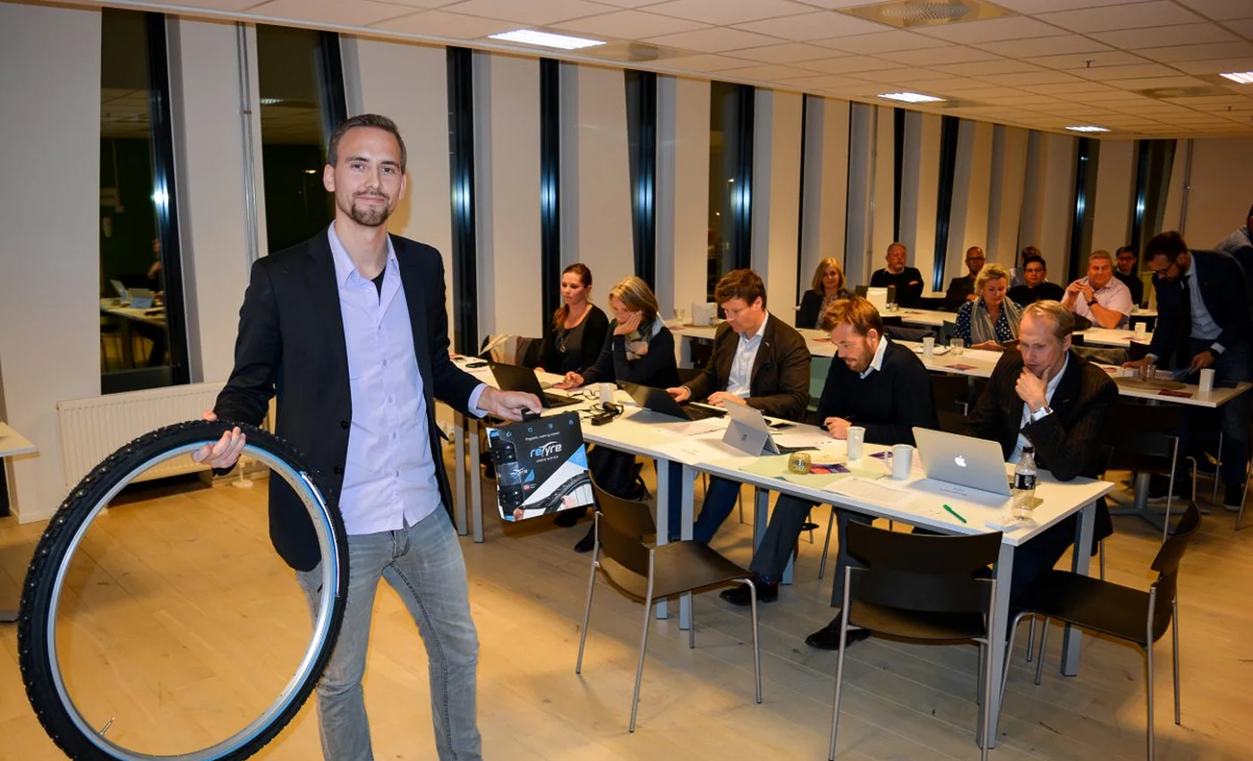 Alexander presenting reTyre products